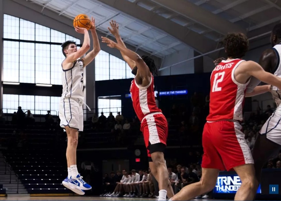 Trine men fall to Olivet 89-77